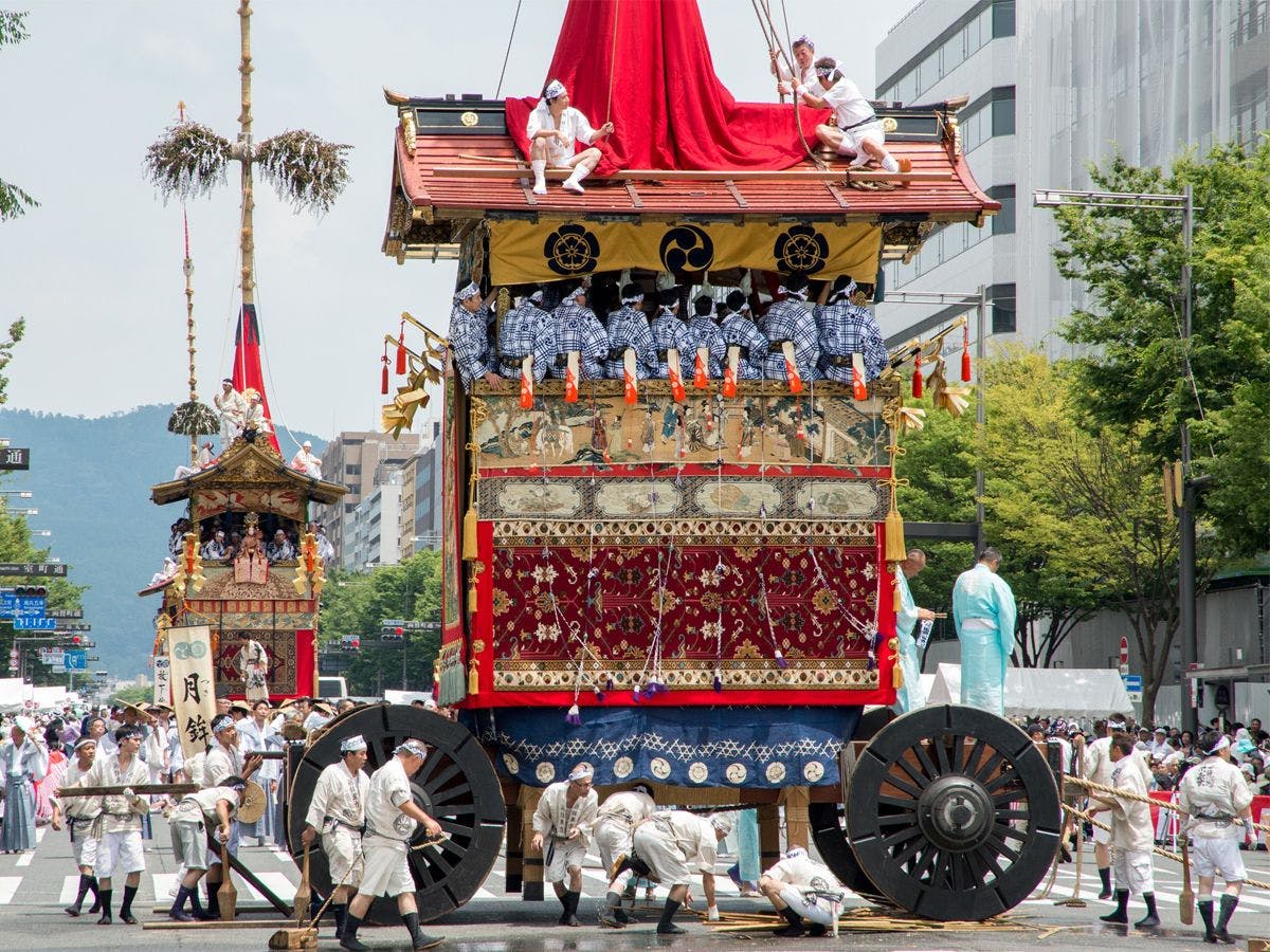 เทศกาลกิออน "สึกิโฮโกะ"