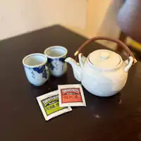 เรามีบริการกาน้ำชาและชาให้พร้อม