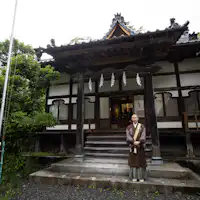 ลักษณะภายนอกของอาคารหลักและเจ้าอาวาส