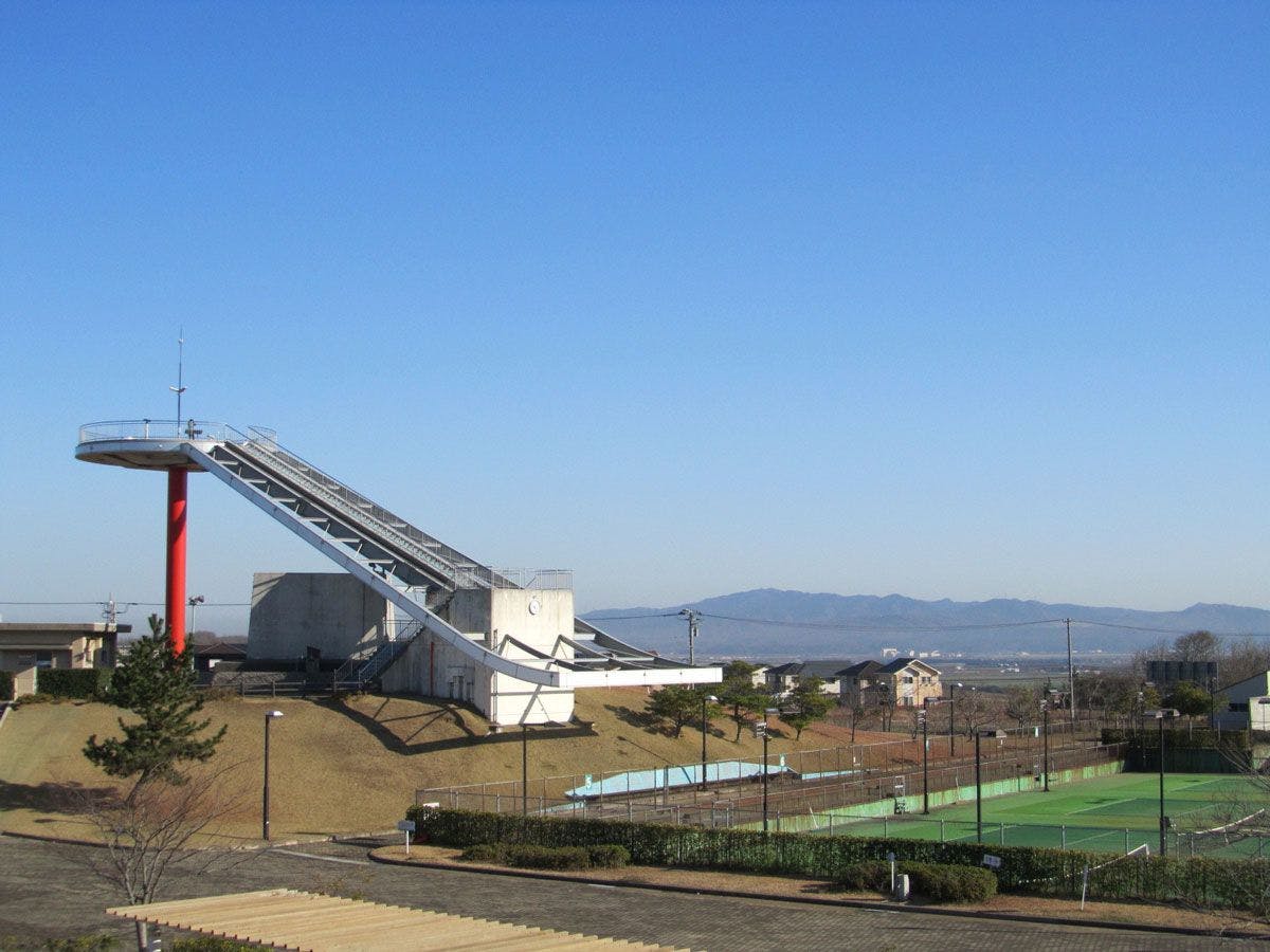 *รอบๆ สิ่งอำนวยความสะดวก