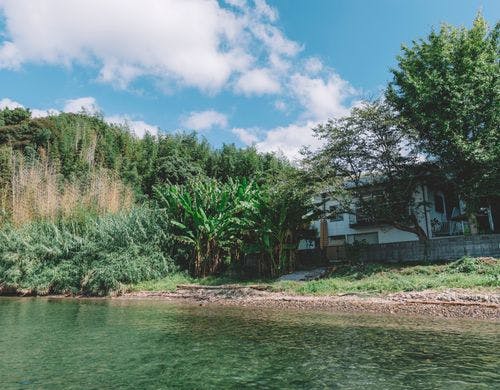 外観　別府湾を南に一望