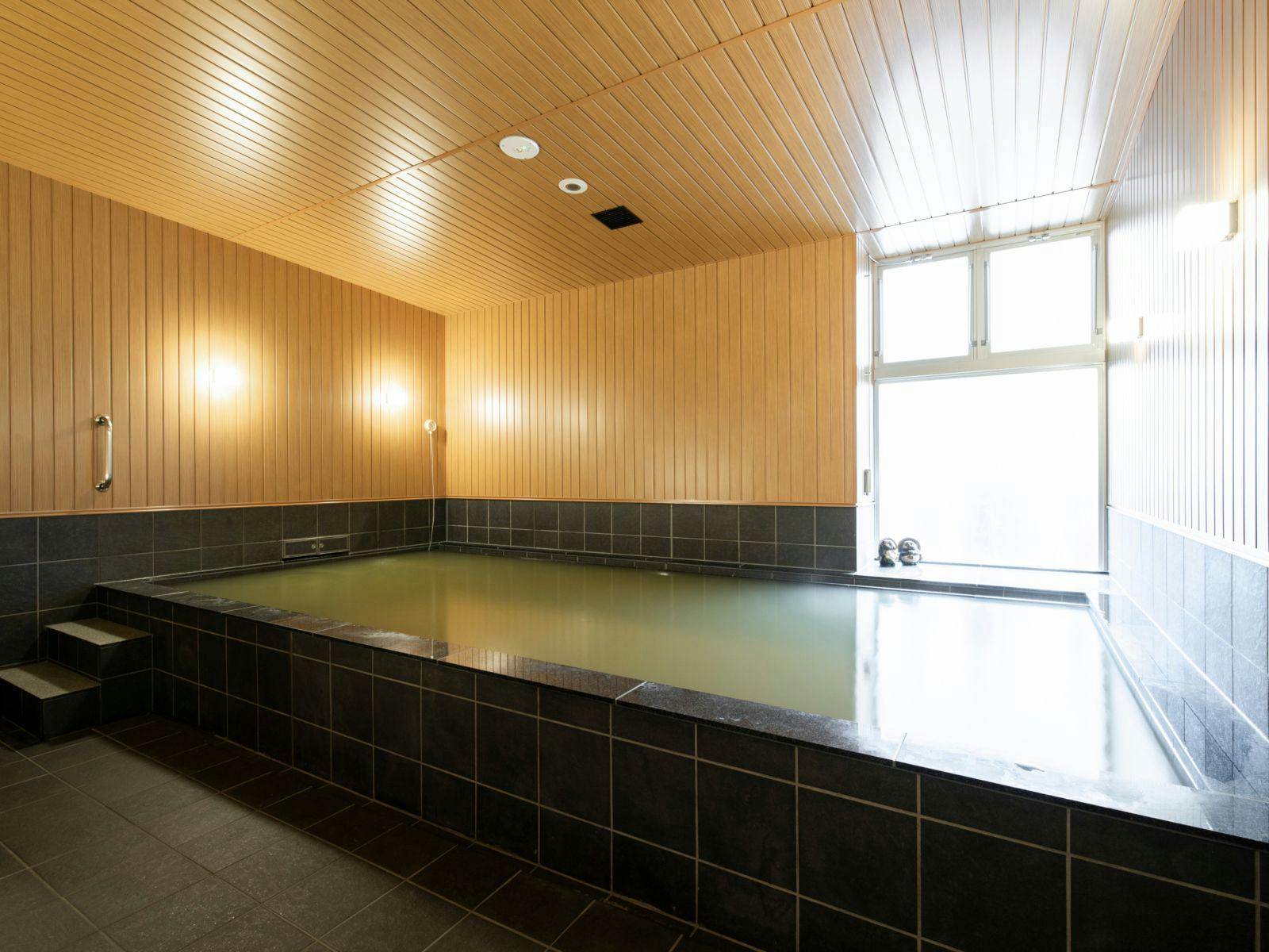 ห้องอาบน้ำรวม "Pon no Yu"