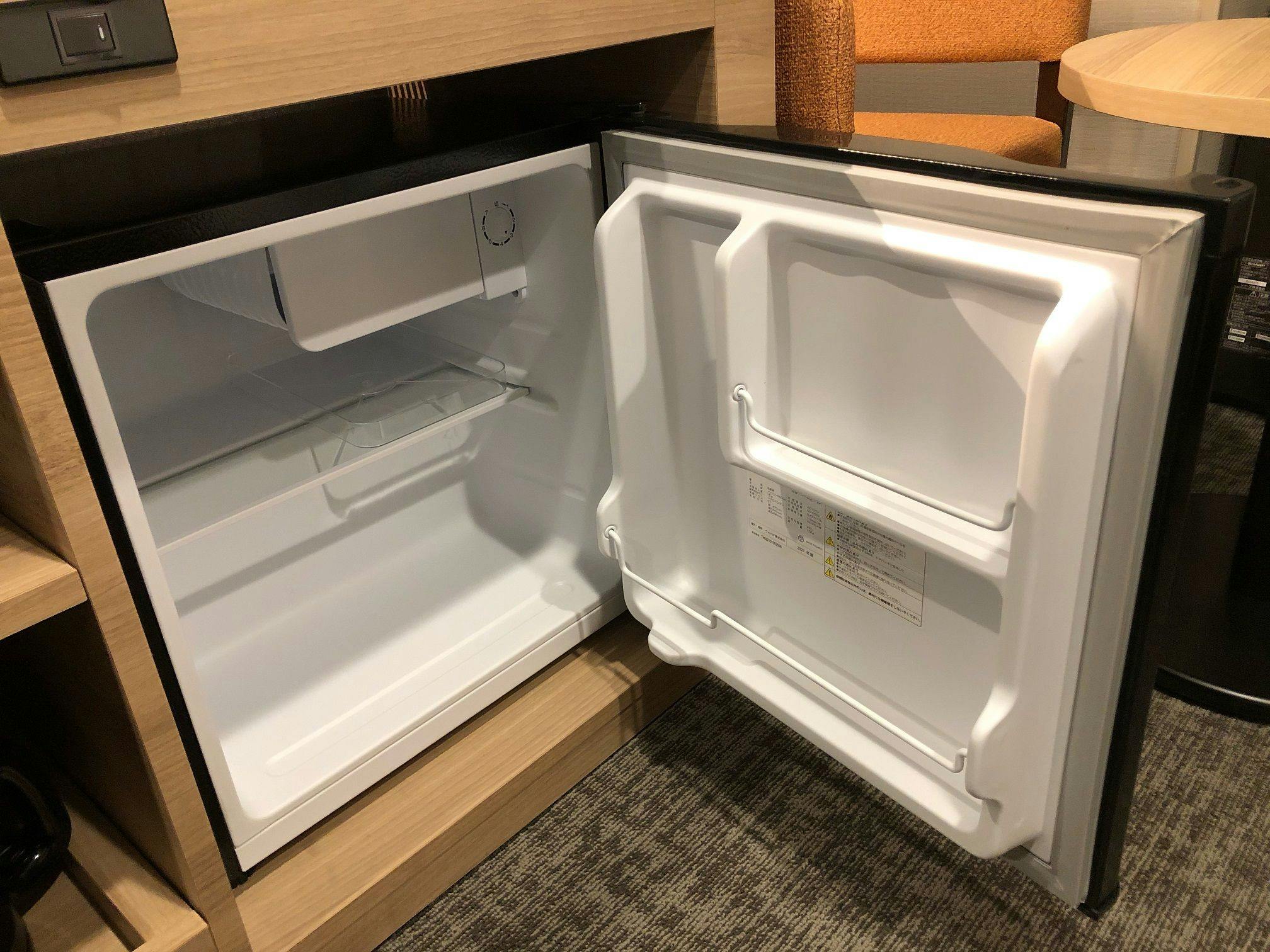 ตู้เย็น (ว่างเปล่า)