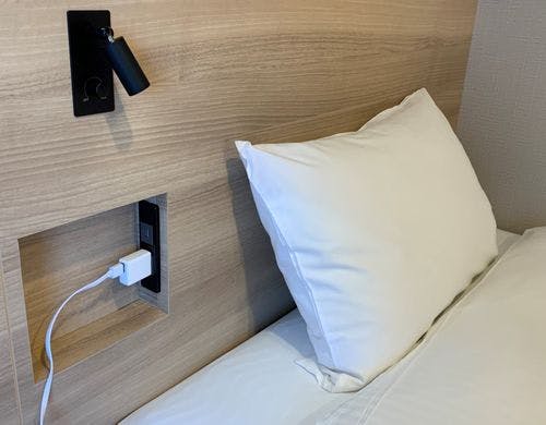 ベッド横充電スペース