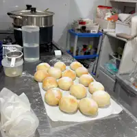 저희 호텔에서 구운 "밥빵"
