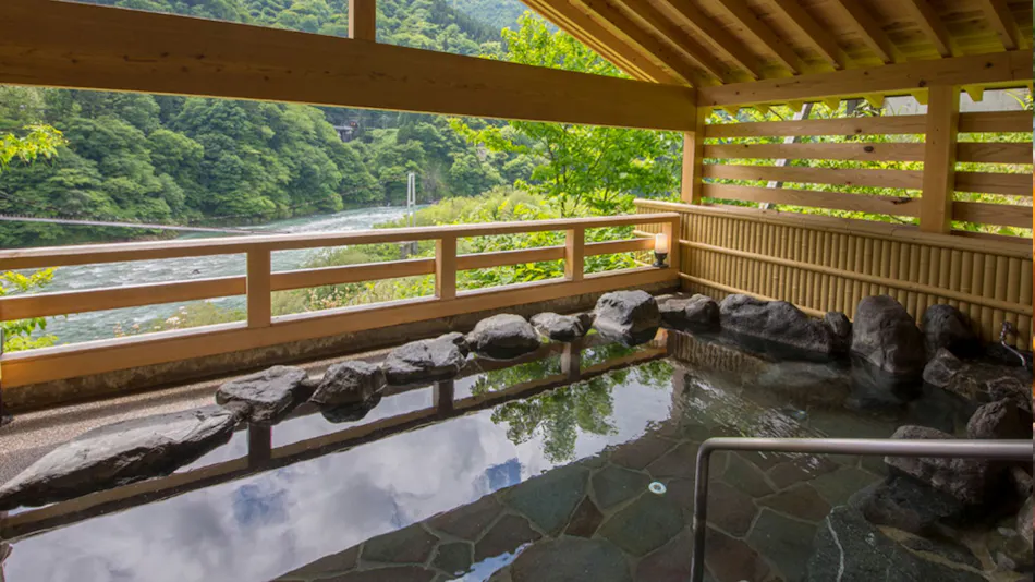Popular Open-Air Bath Rooms and Seasonal Delicacies of Toyama, Unazuki Onsen Sunyanagi-tei