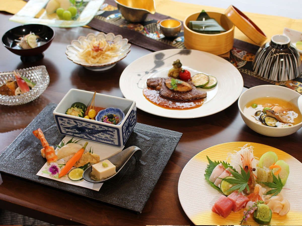 Popular Open-Air Bath Rooms and Seasonal Delicacies of Toyama, Unazuki Onsen Sunyanagi-tei