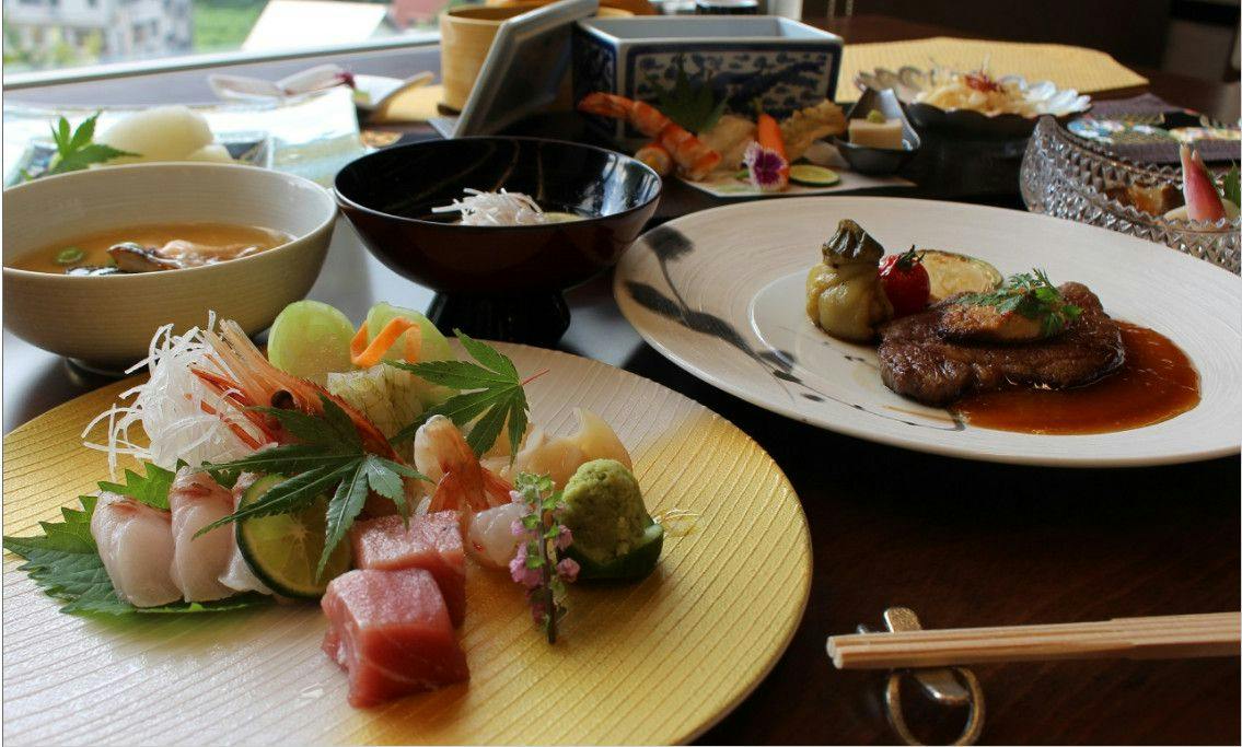 Popular Open-Air Bath Rooms and Seasonal Delicacies of Toyama, Unazuki Onsen Sunyanagi-tei
