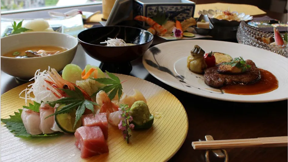 Popular Open-Air Bath Rooms and Seasonal Delicacies of Toyama, Unazuki Onsen Sunyanagi-tei