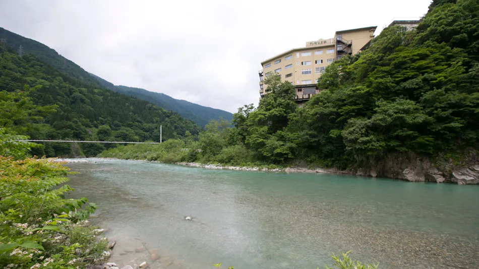 Popular Open-Air Bath Rooms and Seasonal Delicacies of Toyama, Unazuki Onsen Sunyanagi-tei
