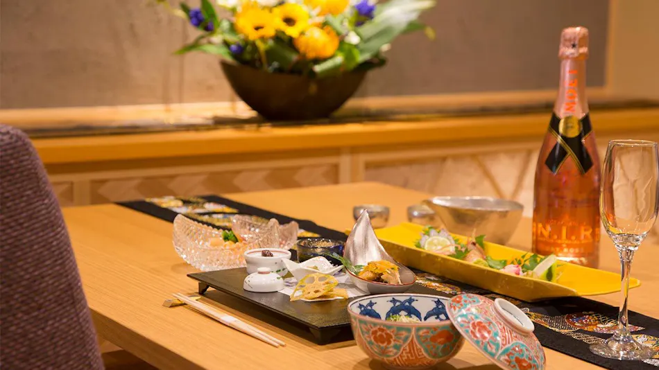 Popular Open-Air Bath Rooms and Seasonal Delicacies of Toyama, Unazuki Onsen Sunyanagi-tei