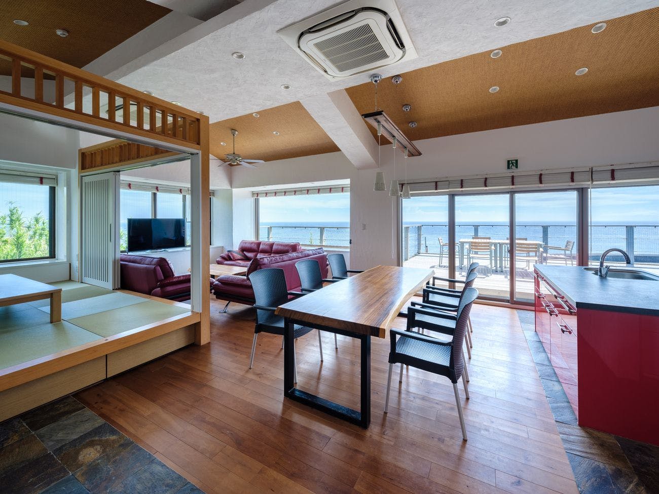 写真：ＡＳＯＶＩＬＵＸ＜大島＞