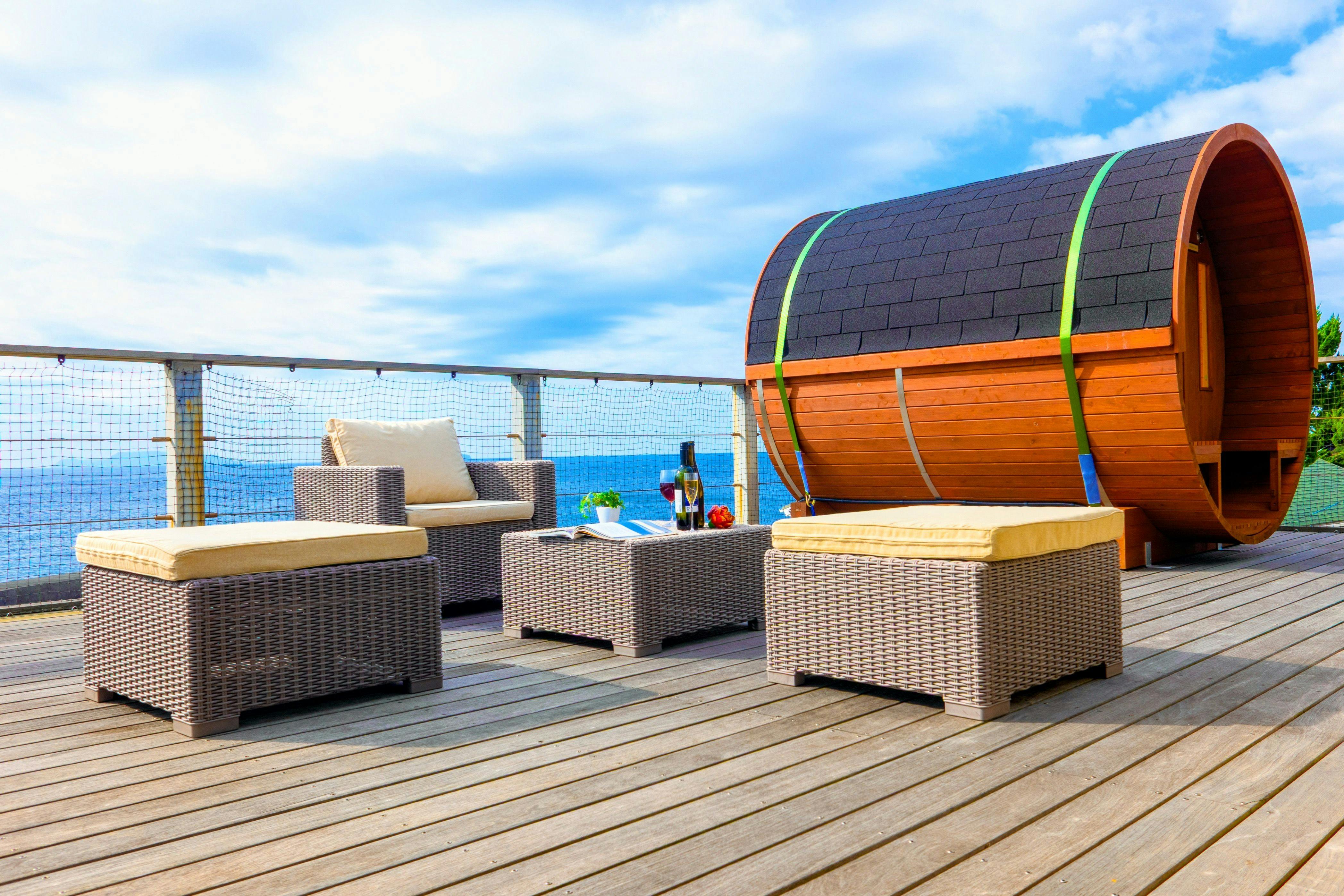 Sauna Barrel Pribadi dengan Pemandangan Laut