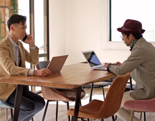 【部屋】よく遊び、そしてよく働く