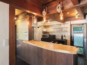 Ｇｌａｍｐｉｎｇ　Ｖｉｌｌａ　鮫家　ＡＷＡＪＩ