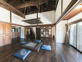 Ｇｌａｍｐｉｎｇ　Ｖｉｌｌａ　鮫家　ＡＷＡＪＩ