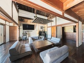 Ｇｌａｍｐｉｎｇ　Ｖｉｌｌａ　鮫家　ＡＷＡＪＩ