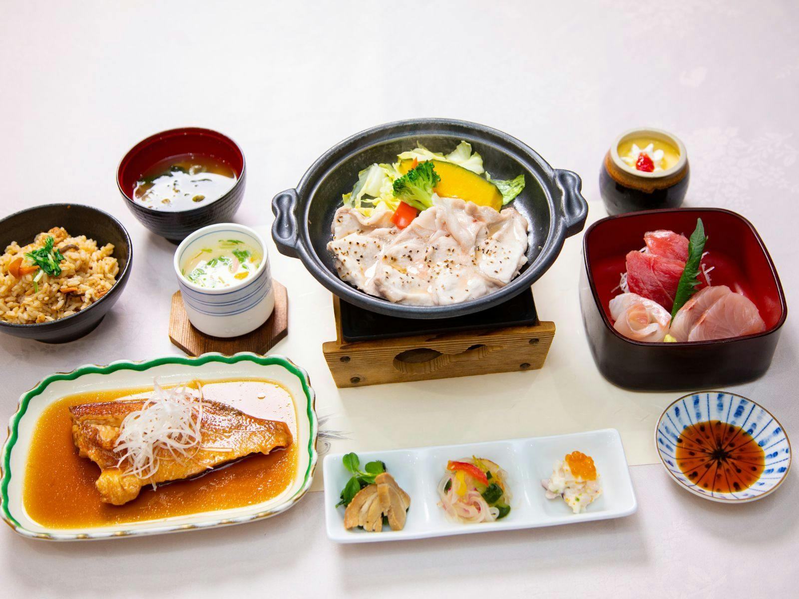 ยากิบนจานหินร้อน