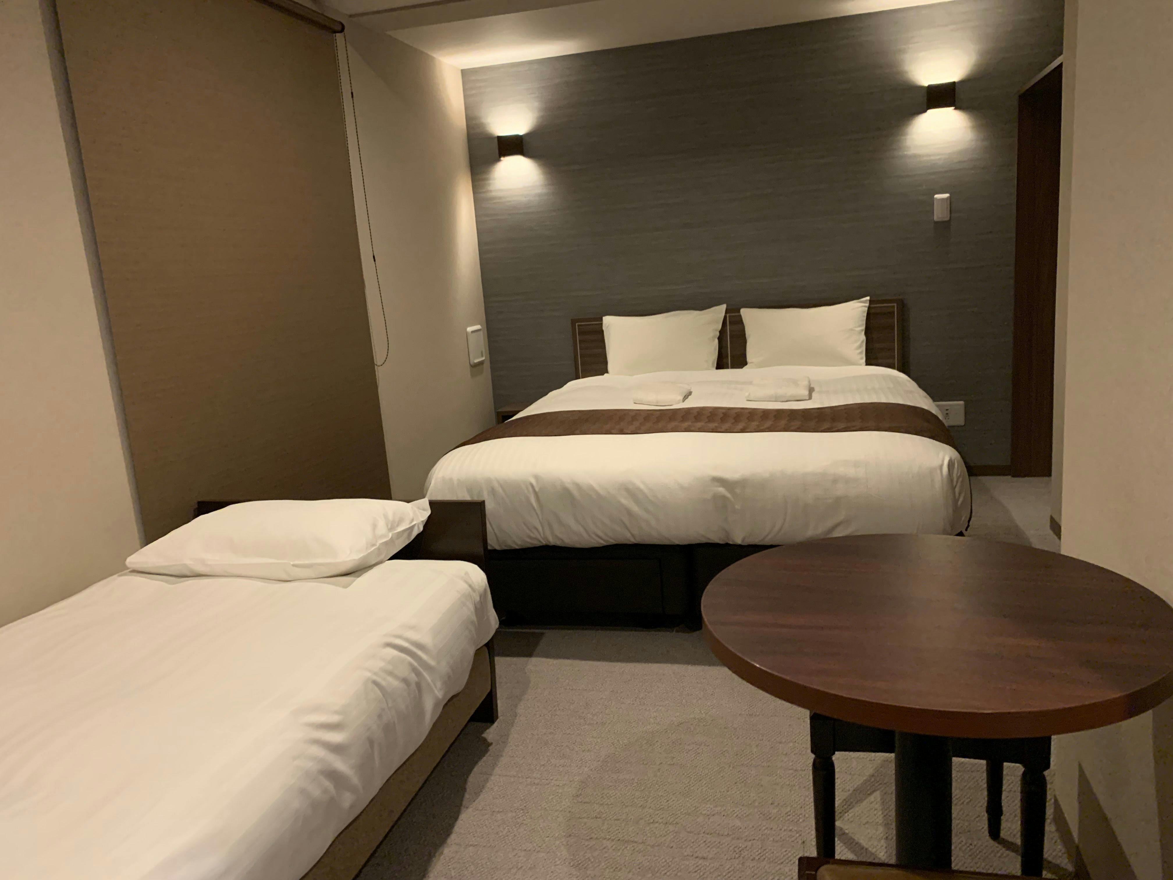 【Bebas Rokok】Queen Bed + Sofa Bed