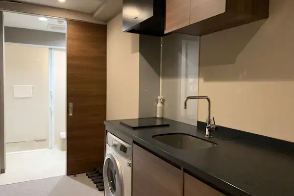 【Bebas Rokok】Queen Bed + Sofa Bed