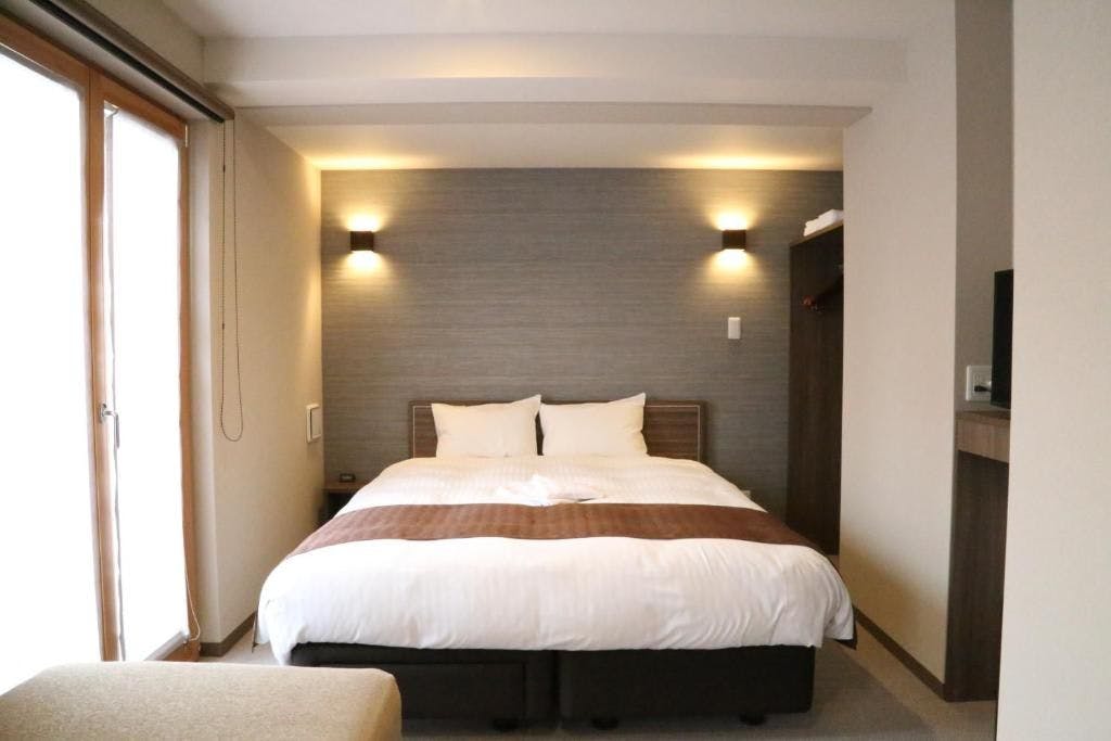 C&J HOTEL
