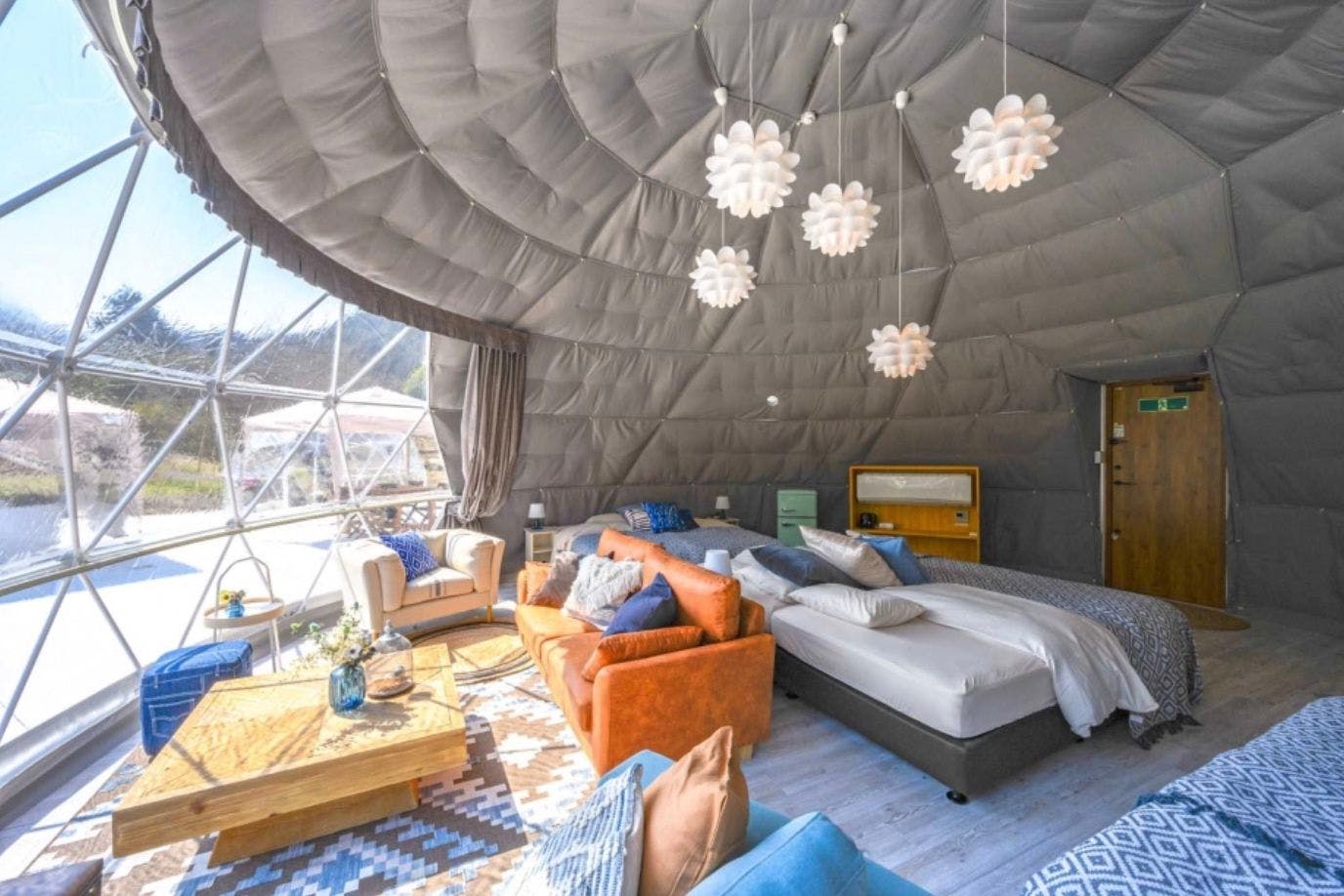 【สระน้ำอุ่นจากุซซี่】เต็นท์ทรงโดมขนาด 8 เมตร