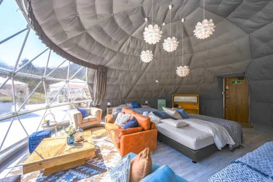 【สระน้ำอุ่นจากุซซี่】เต็นท์ทรงโดมขนาด 8 เมตร