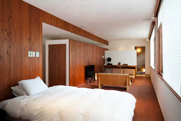 ห้องพิเศษ พร้อมอ่างอาบน้ำเคลือบแลคเกอร์แห่งแรกในญี่ปุ่น "ยามะซากุระ"