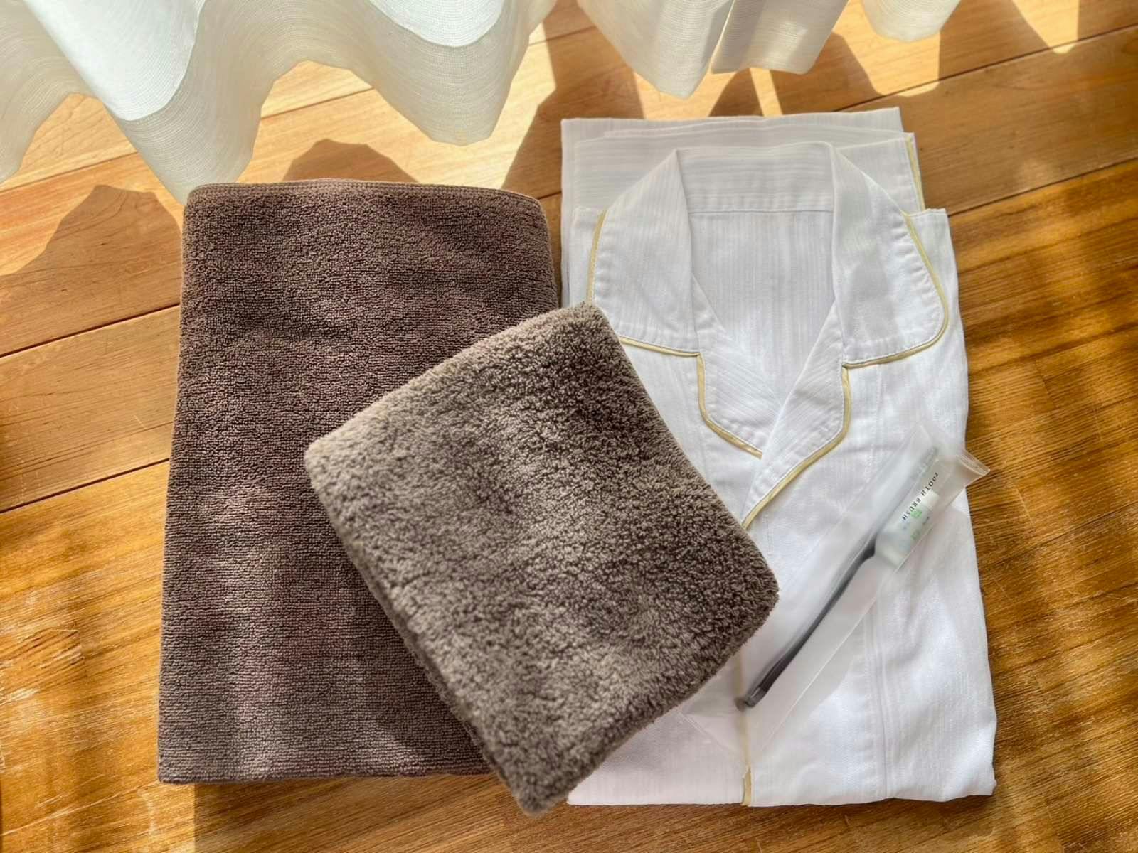 ชุดนอนและผ้าขนหนูอาบน้ำ