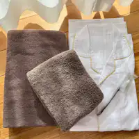 ชุดนอนและผ้าขนหนูอาบน้ำ