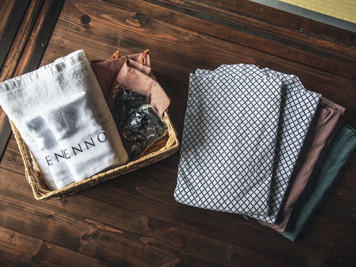 Fasilitas: Yukata, tas kecil, tabi, dan lainnya.