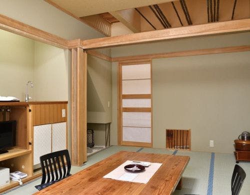 山側ロフト付き和室