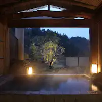 อ่างอาบน้ำกลางแจ้งด้านสวน