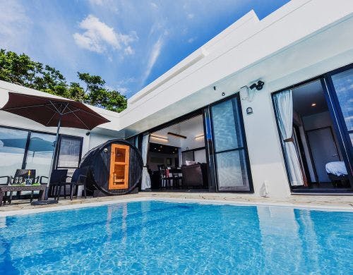 デラックス　バレルサウナとプール