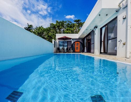 デラックス　プールとバレルサウナ