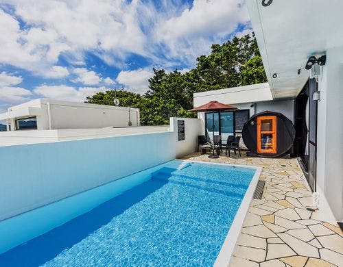 デラックス　バレルサウナとプール