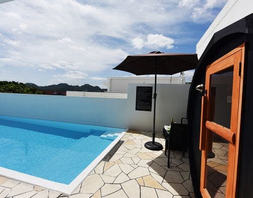 デラックス　バレルサウナとプール