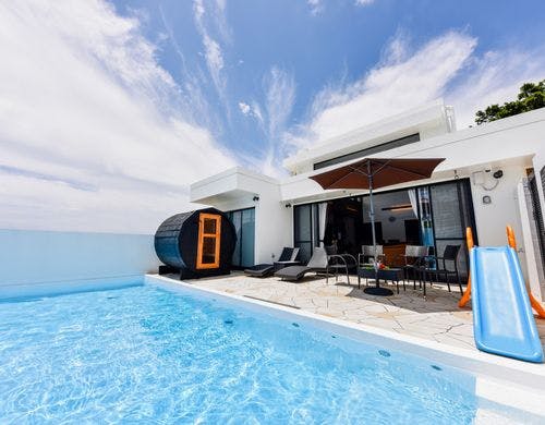 エグゼクティブ　バレルサウナとプール