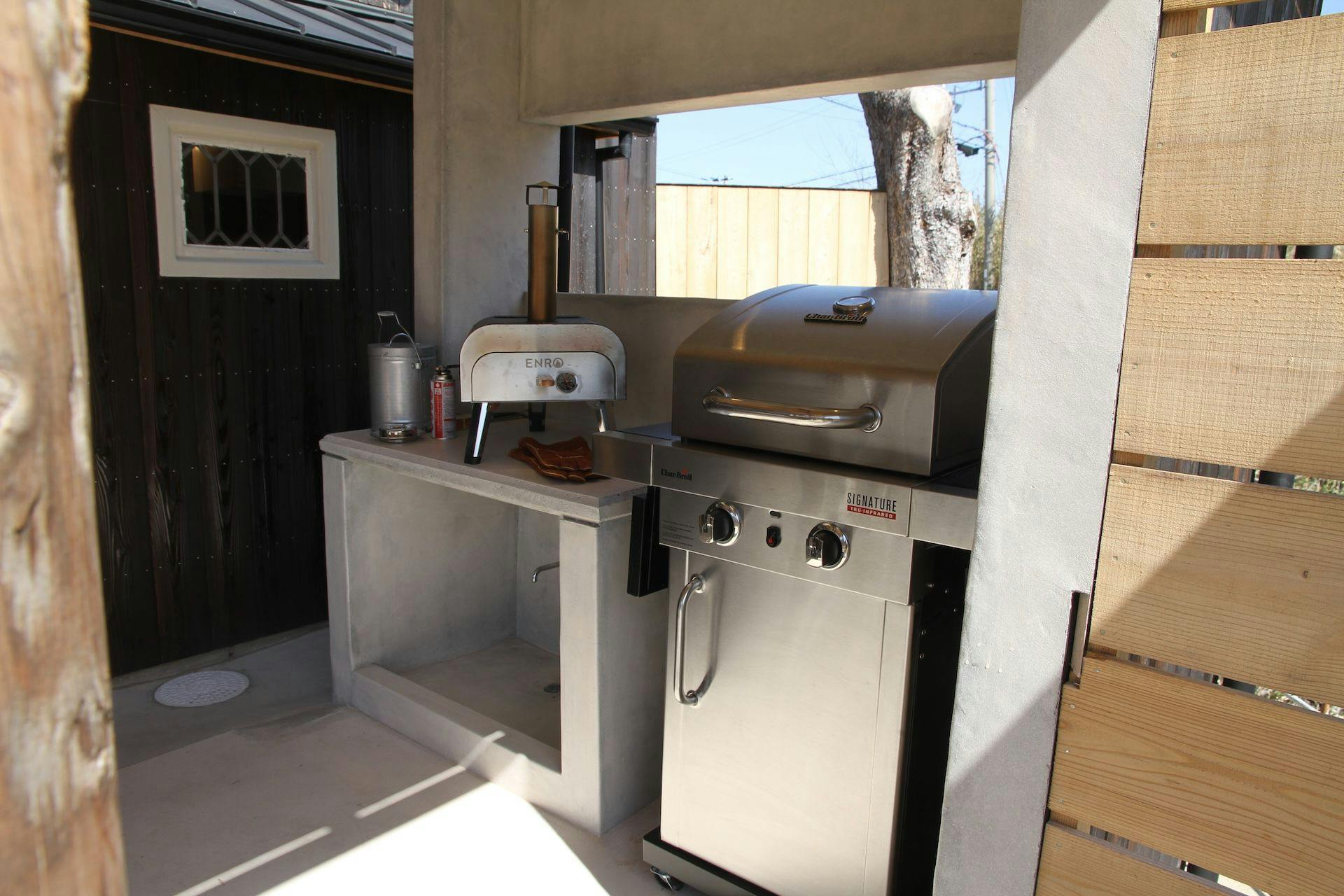 เตาย่างบาร์บีคิวสไตล์อเมริกันและเตาอบพิซซ่า