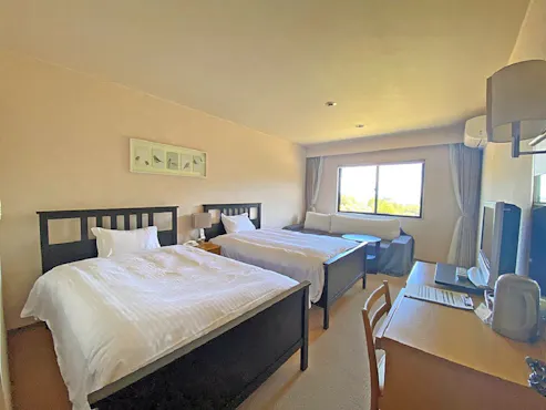 ห้องเตียงคู่วิวสวน มีโซฟาเบด