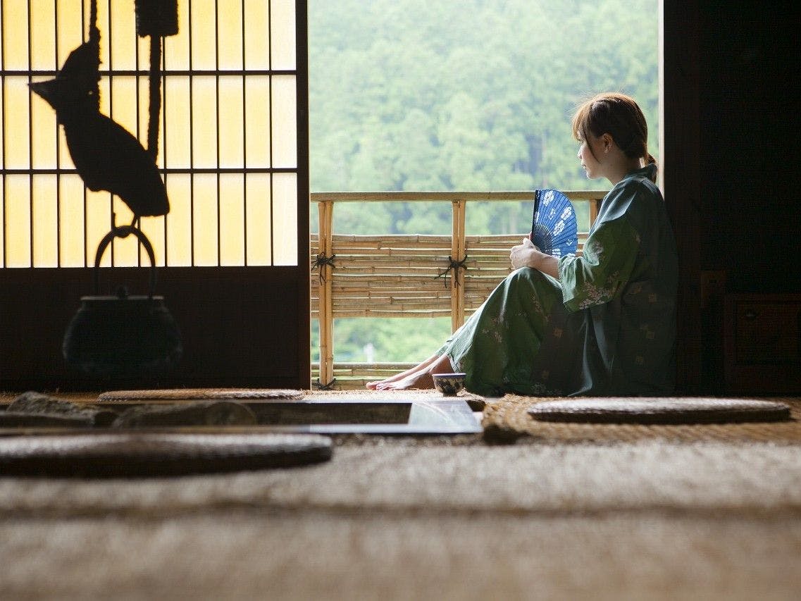 在露天温泉休息处半兵卫之家放松身心。