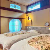 มีปลั๊กไฟข้างเตียง