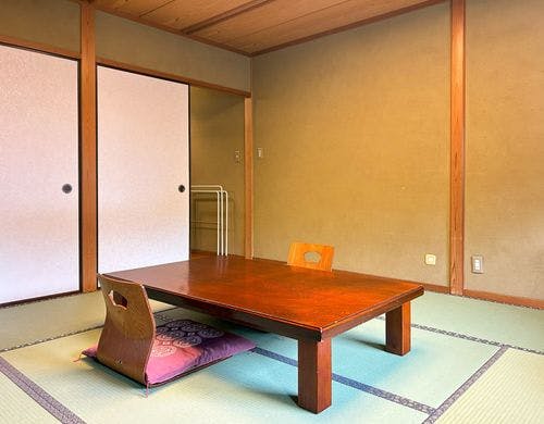 湯の里通りに面したお部屋です。