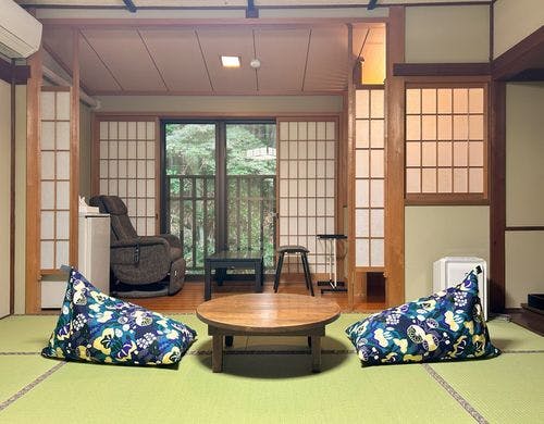 湯の里通りには面していない和室です。