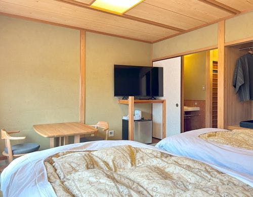 湯の里通りに面したお部屋です。