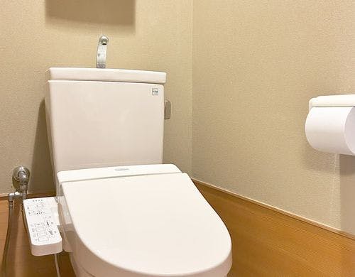 温水洗浄機能付きトイレを設置しています。