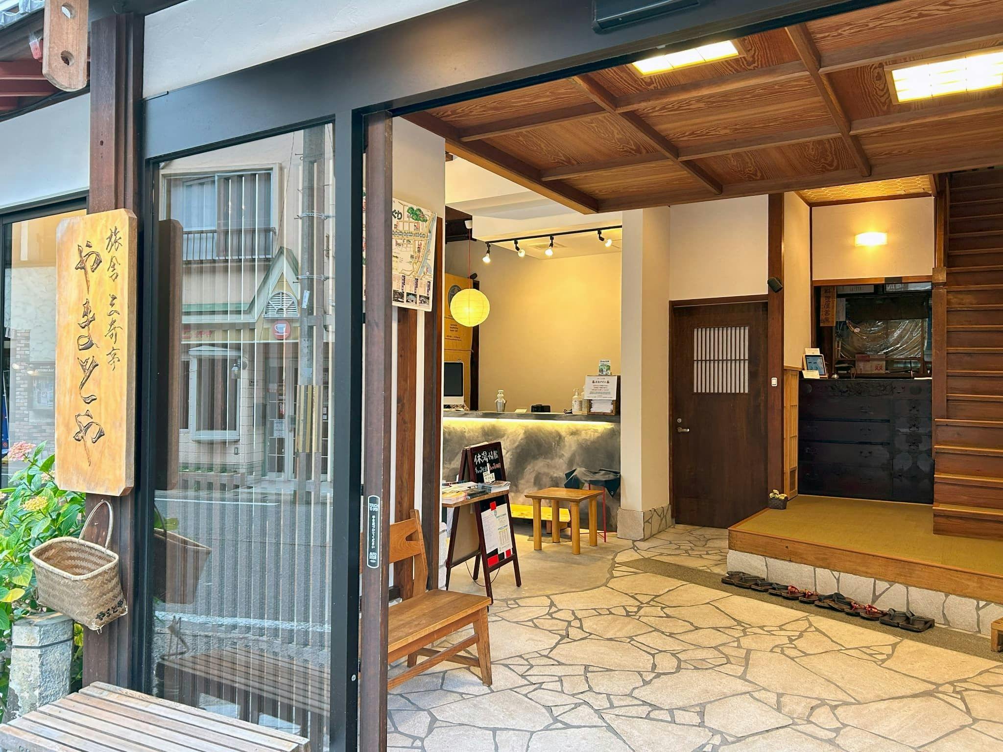 ล็อบบี้สไตล์โมเดิร์นพร้อมต้อนรับคุณ