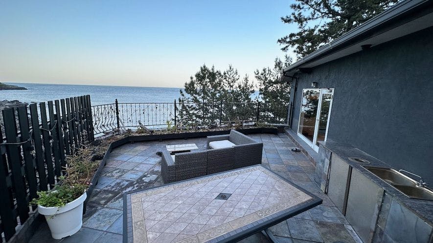 ISANA Resort: Natural Private Hotsprings and Ocean View Boutique Hotel