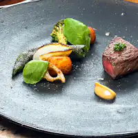 รสชาติที่ผ่านการบ่ม 60 วัน เนื้อวากิวขนดำเกรด A5.