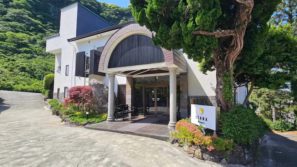 ISANA Resort: Natural Private Hotsprings and Ocean View Boutique Hotel
